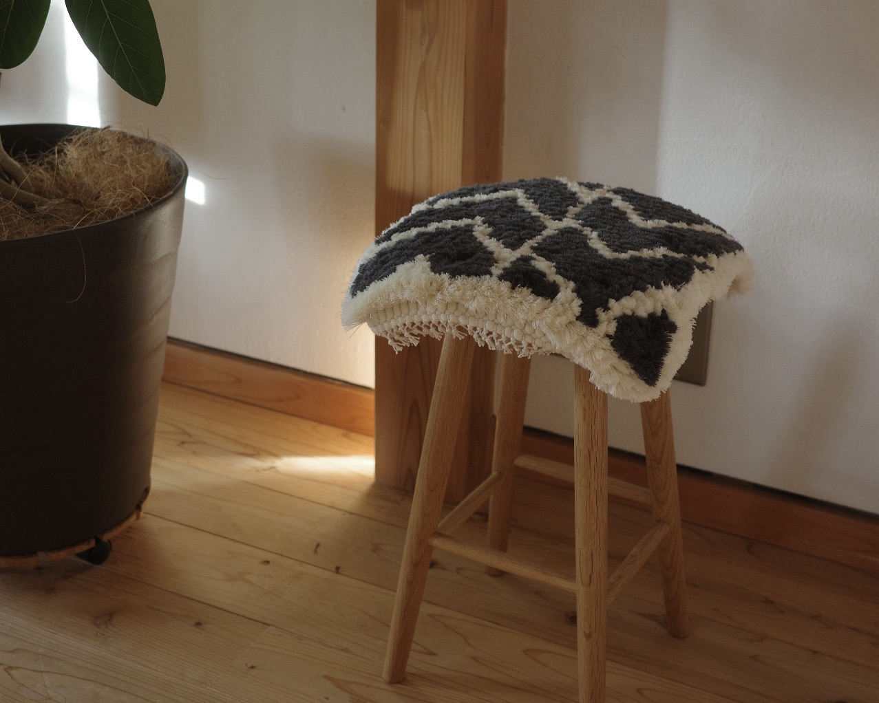 Chair mat by Yuka Wakamatsu（Aich）